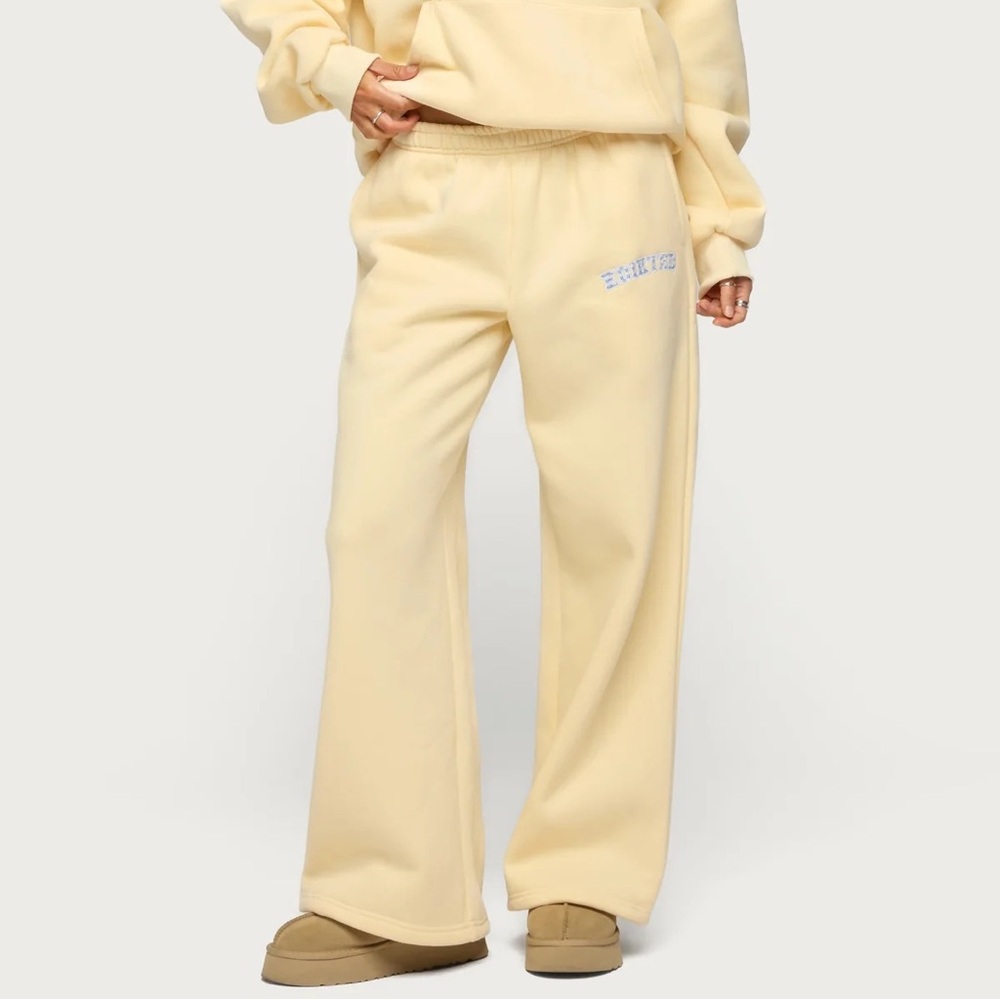 EDIKTED Lover Wide Leg Sweatpants